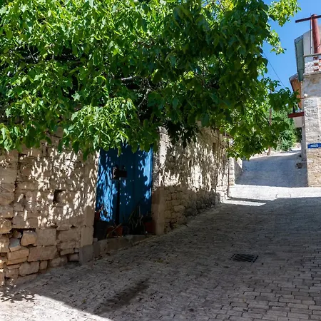 Hébergement de vacances Traditional Stone House In Vouni, Quiet With Courtyard & Bbq Vouni