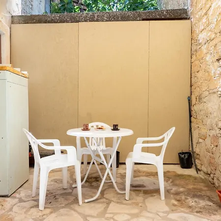 Hébergement de vacances Traditional Stone House In Vouni, Quiet With Courtyard & Bbq