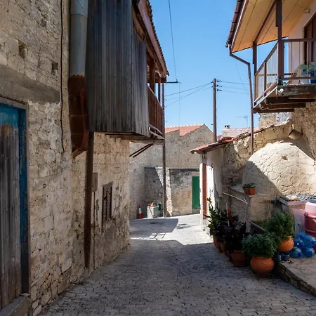 別荘 Traditional Stone House In Vouni, Quiet With Courtyard & Bbq
