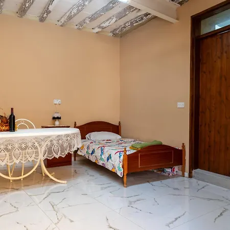 Hébergement de vacances Traditional Stone House In Vouni, Quiet With Courtyard & Bbq *