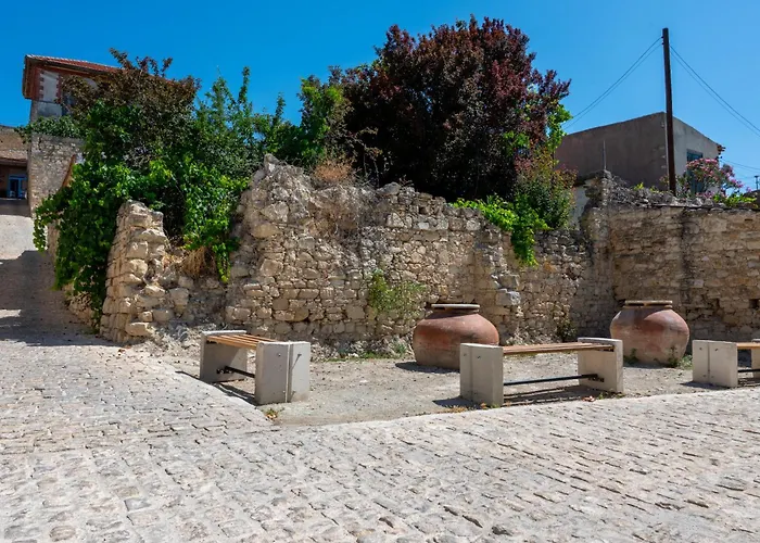 別荘 Traditional Stone House In Vouni, Quiet With Courtyard & Bbq *