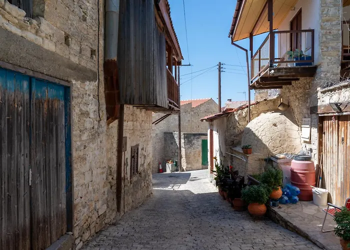別荘 Traditional Stone House In Vouni, Quiet With Courtyard & Bbq