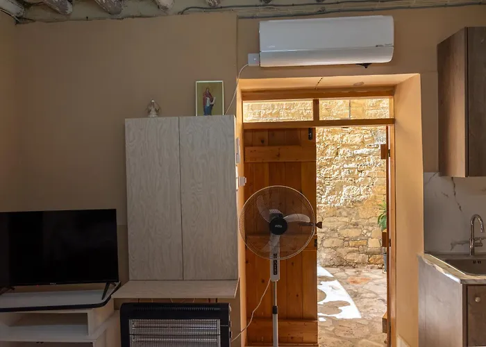 Traditional Stone House In Vouni, Quiet With Courtyard & Bbq