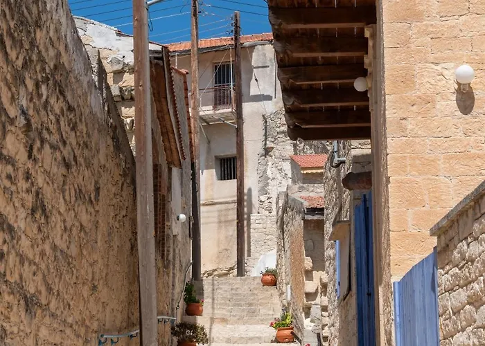 別荘 Traditional Stone House In Vouni, Quiet With Courtyard & Bbq