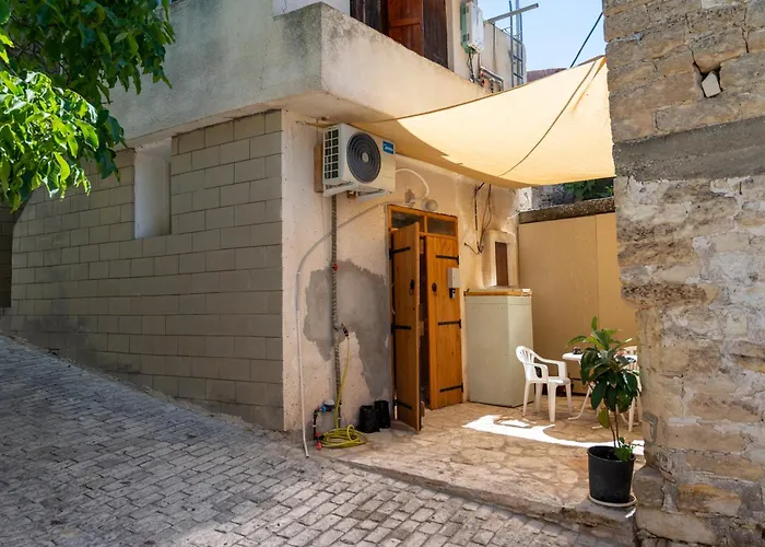 別荘 Traditional Stone House In Vouni, Quiet With Courtyard & Bbq *