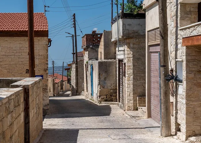 Traditional Stone House In Vouni, Quiet With Courtyard & Bbq