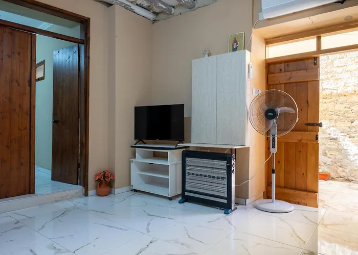 Traditional Stone House In Vouni, Quiet With Courtyard & Bbq *