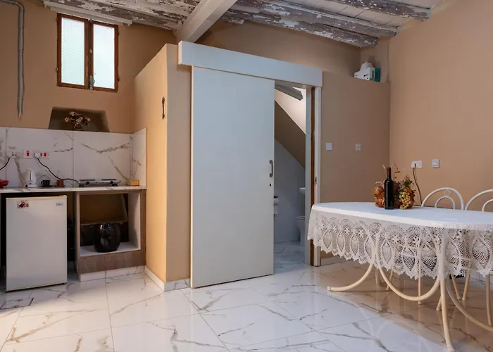 Traditional Stone House In Vouni, Quiet With Courtyard & Bbq 別荘